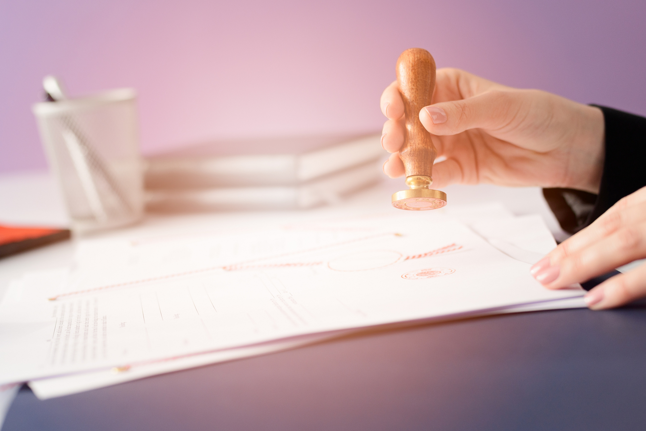 Notary Public notarizes the contract